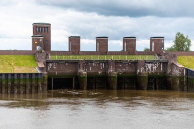 ebbe sırasında watt hayran olabilir ve nesneleri ışığa gelip yalan kalır