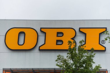 Oldenburg, Aşağı Saksonya, Almanya - 13 Temmuz 2019 Sto'da Obi işareti