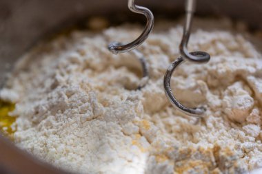 Taze lezzetli pizza hamuru için hamur işleri Kase