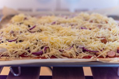 Bir pizza hamuru adım adım işgal