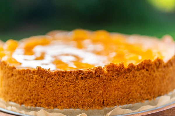 Um bolo de tangerina creme azedo caseiro — Fotografia de Stock