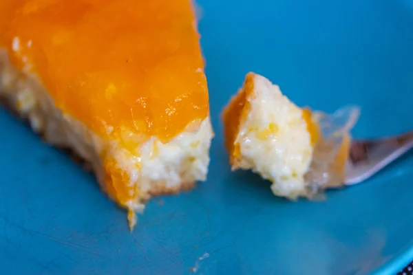 A homemade sour cream mandarin cake — Stock Photo, Image