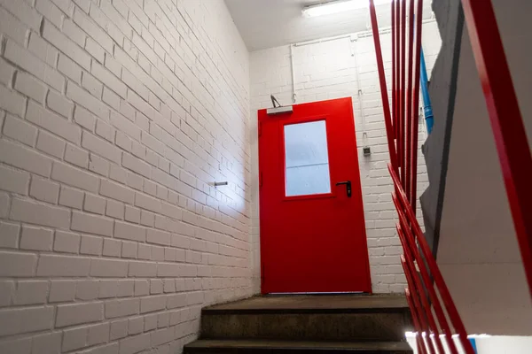 Footage of a stairwell in a parking garage — Stock Photo, Image