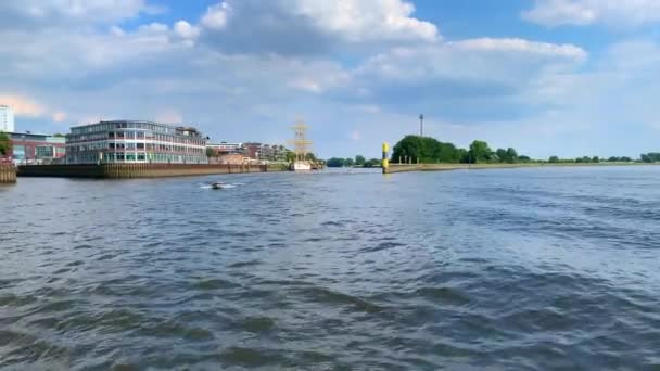 Brême Allemagne 2020 Weser Est Filmé Depuis Ferry Traversant Rivière — Video