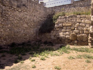 Antik kale kalıntıları