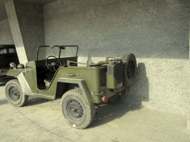 Müzede eski askeri araba