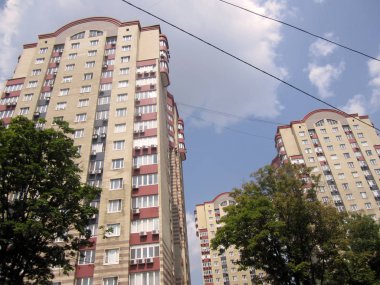 Şehirdeki yüksek evler