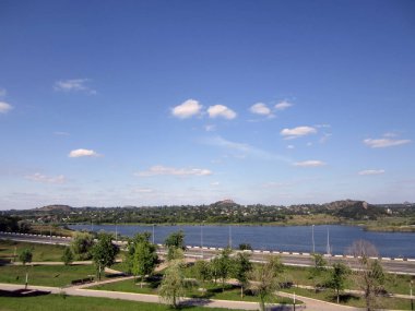 Parktaki nehir