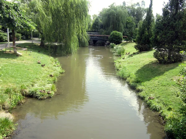 Fluss Öffentlichen Garten — Stockfoto