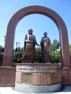 Azizlerin heykelleri