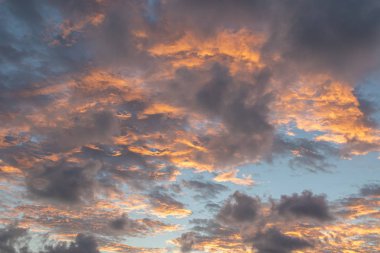 Blues ve turuncu Dramatik Sunset Sky