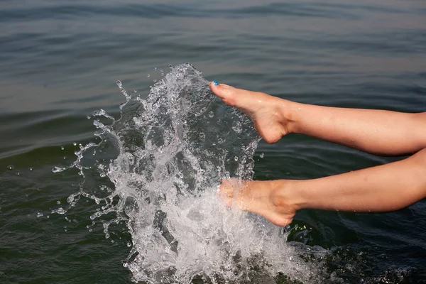 Nádherné Nohy Vodě Letní Prázdniny Moři — Stock fotografie