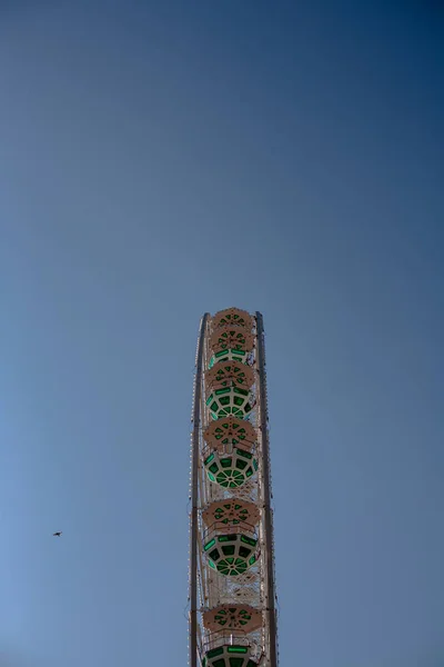 Uma Grande Roda Gigante Foto Arte Ângulos Incomuns — Fotografia de Stock