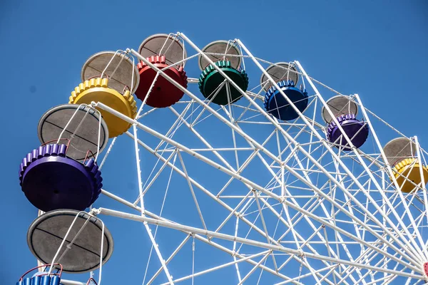 Uma Grande Roda Gigante Foto Arte Ângulos Incomuns — Fotografia de Stock