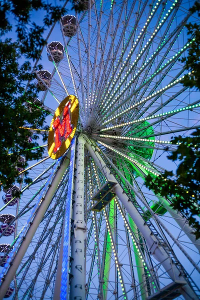 Riesenrad Kunstfoto Aus Ungewöhnlichen Winkeln — Stockfoto