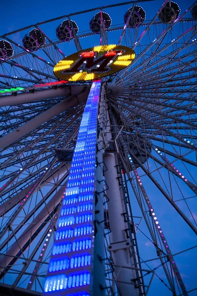 Riesenrad Kunstfoto Aus Ungewöhnlichen Winkeln — Stockfoto