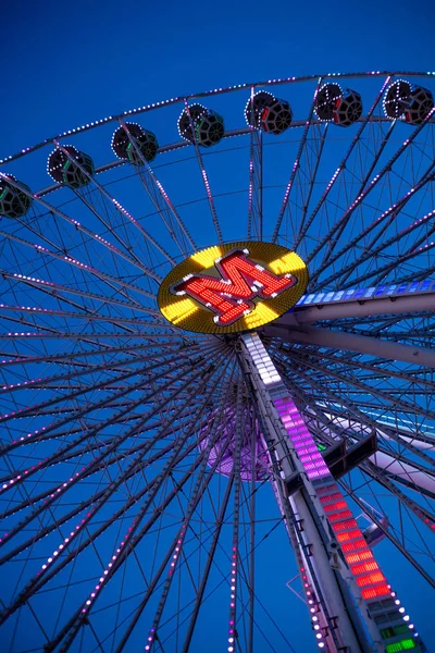 Riesenrad Kunstfoto Aus Ungewöhnlichen Winkeln — Stockfoto