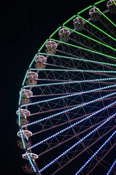 Uma Grande Roda Gigante Foto Arte Ângulos Incomuns — Fotografia de Stock