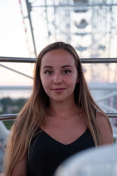 Portret Van Een Mooi Jong Meisje Cabine Van Het Reuzenrad — Stockfoto