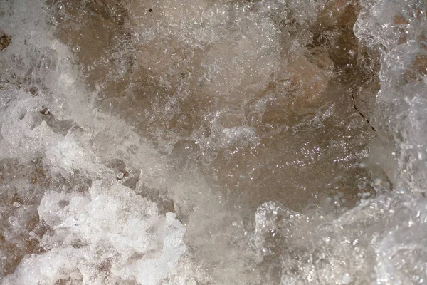 Zee Golven Met Spatten Aan Oever Van Een Zandstrand — Stockfoto