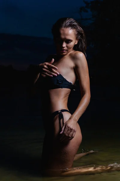 Beau Modèle Dans Eau Dans Maillot Bain Bikini Noir Pour — Photo