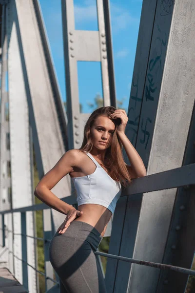 Retrato Uma Menina Bonita Rua — Fotografia de Stock