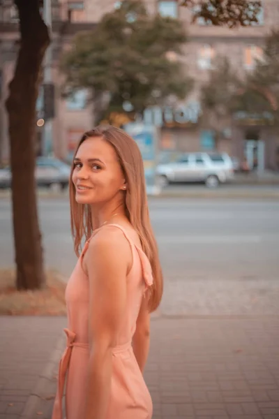 Retrato Una Chica Feliz Calle Colores Otoñales —  Fotos de Stock