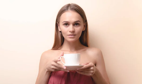 Jovem Mulher Desfrutando Uma Xícara Café Retrato Fêmea Com Chá — Fotografia de Stock