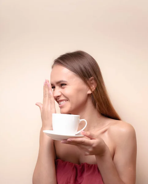 Młoda Kobieta Korzystających Filiżankę Kawy Portret Kobiety Poranną Herbatą Kopiuj — Zdjęcie stockowe