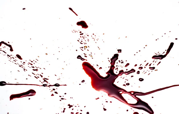 白い背景に血痕白い背景に血の滴と飛沫 — ストック写真