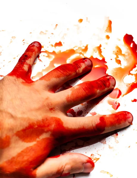 Mano Ensangrentada Masculina Sobre Fondo Blanco Con Salpicaduras Gotas Sangre — Foto de Stock