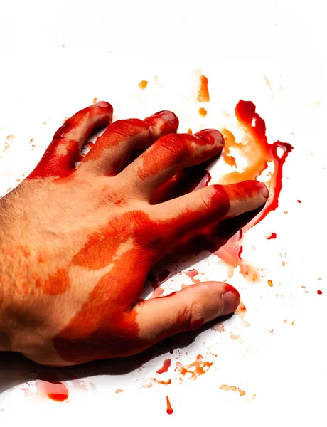 Mano Ensangrentada Masculina Sobre Fondo Blanco Con Salpicaduras Gotas Sangre — Foto de Stock