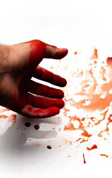 Mannelijke Bebloede Hand Een Witte Achtergrond Met Spatten Druppels Bloed — Stockfoto