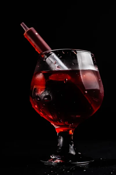 Maledetto Cocktail Alcolico Con Siringa — Foto Stock