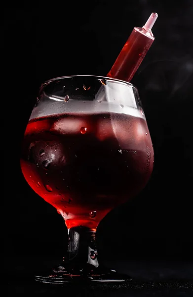 Maledetto Cocktail Alcolico Con Siringa — Foto Stock