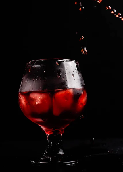 Blutiger Alkoholischer Cocktail Mit Spritze — Stockfoto