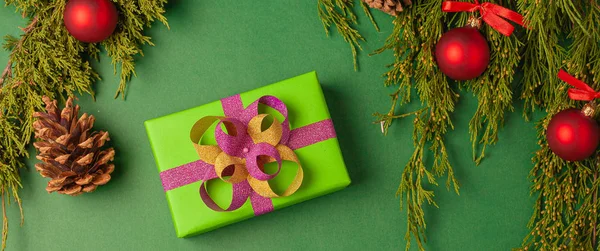 Holiday Gift Made Hand Female Hands Home Colored Paper Ribbons — ストック写真