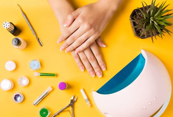 Composição Para Cuidados Com Unhas Mãos Jovens Sexo Feminino Manicure — Fotografia de Stock