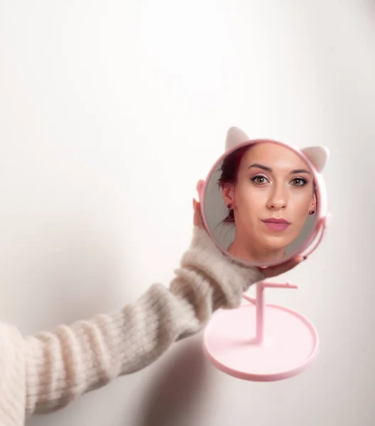 Makeup Girl Looking Mirror — Stock Photo, Image