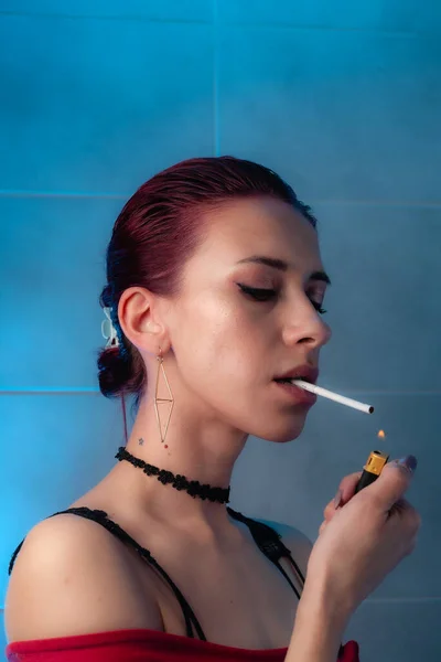 Girl Smokes Cigarette Confident Lady — Stock Photo, Image