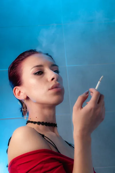 Girl Smokes Cigarette Confident Lady — Stock Photo, Image