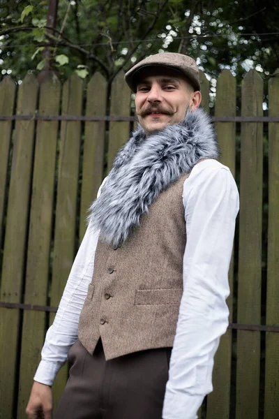 Retrato Retrô Engraçado Cara Bigode Roupas Clássicas — Fotografia de Stock