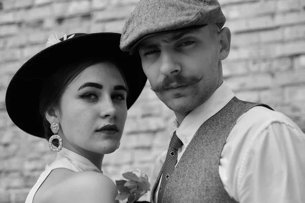 Retrato Una Hermosa Pareja Estilo Vintage Estilo Retro Ropa Clásica —  Fotos de Stock