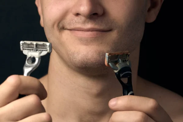 Primer Plano Mentón Masculino Navaja Para Cara Mano — Foto de Stock