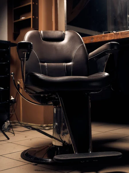 Chaise Réglable Cuir Dans Salon Coiffure — Photo