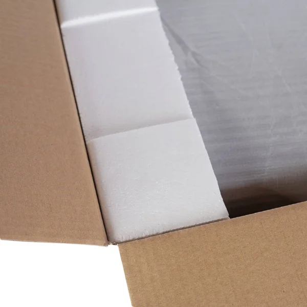 Offener Karton Mit Styropormaterial Vereinzelt Auf Weißem Hintergrund Transport Fragiler — Stockfoto
