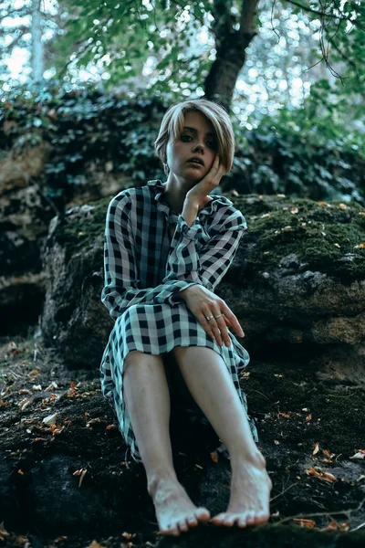 Prachtig Jong Meisje Portret Het Bos Bosgebied Natuur Kunstfoto Van — Stockfoto