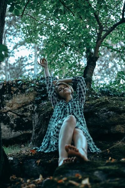 Hermoso Retrato Niña Bosque Área Forestal Naturaleza Foto Arte Del — Foto de Stock