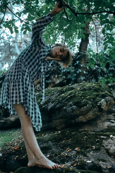 Schöne Junge Mädchen Porträt Wald Waldgebiet Natur Kunstfoto Des Modells — Stockfoto