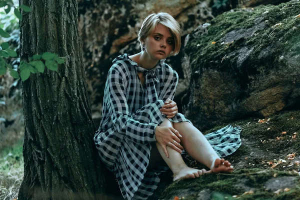 Hermoso Retrato Niña Bosque Área Forestal Naturaleza Foto Arte Del —  Fotos de Stock